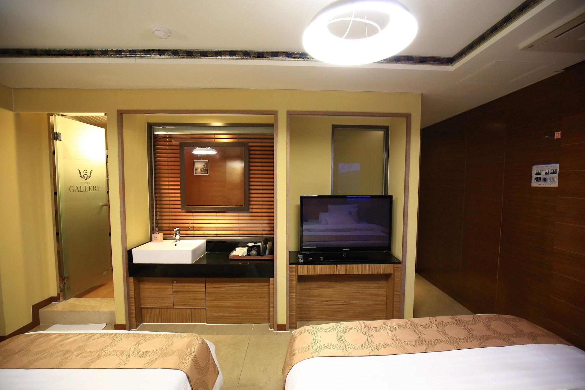 Gallery Tourist Hotel Tongyeong Exteriör bild