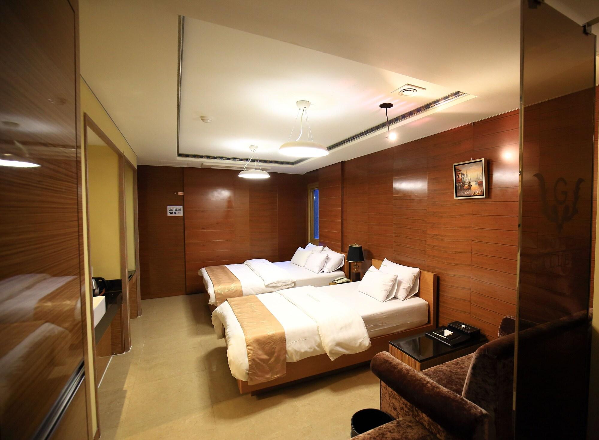 Gallery Tourist Hotel Tongyeong Exteriör bild