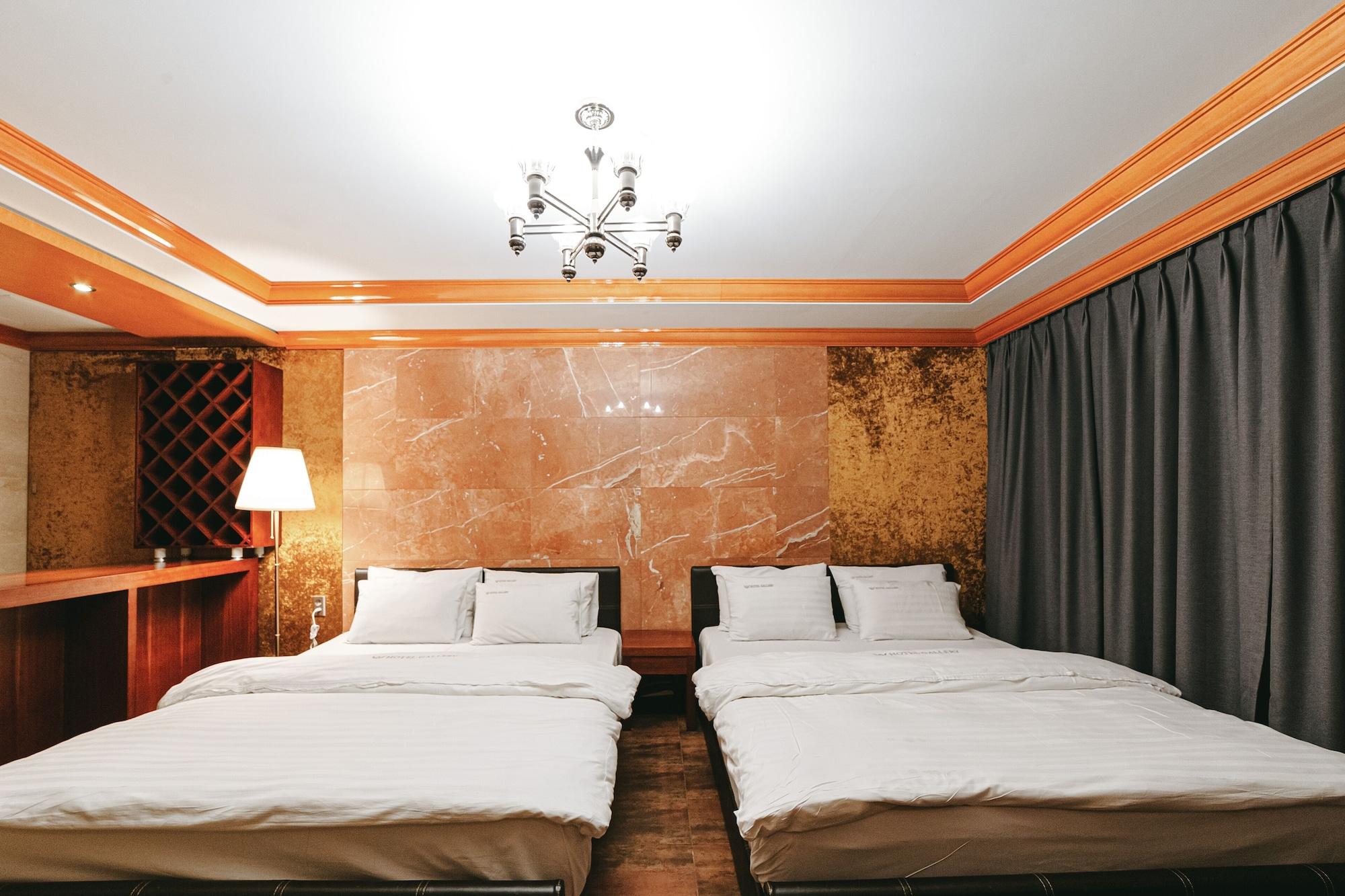 Gallery Tourist Hotel Tongyeong Exteriör bild