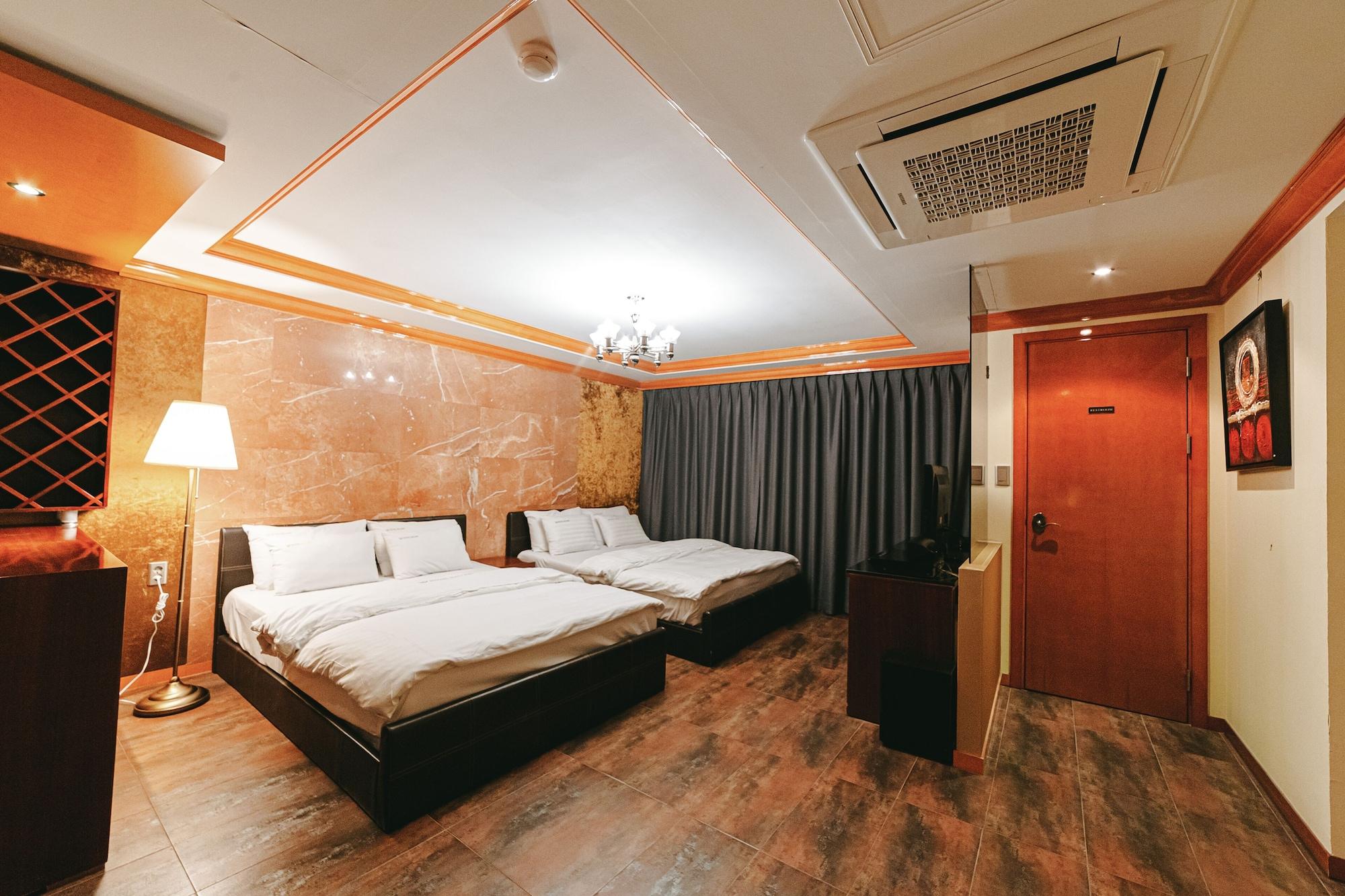 Gallery Tourist Hotel Tongyeong Exteriör bild
