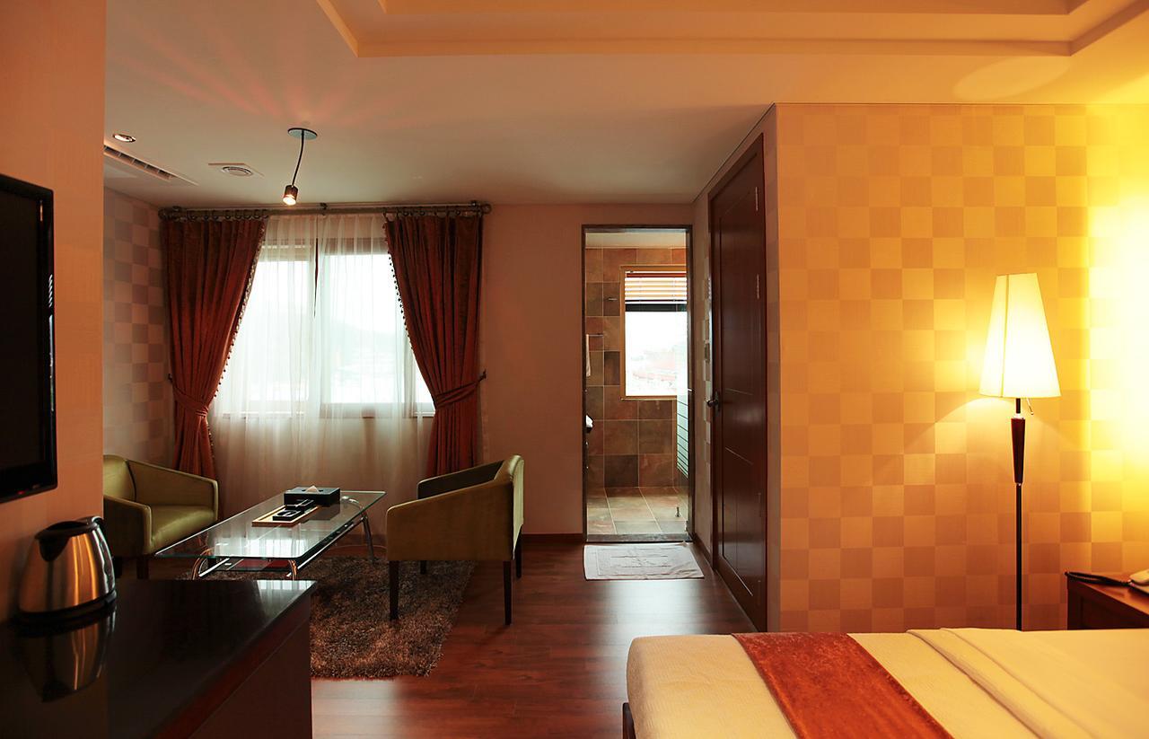 Gallery Tourist Hotel Tongyeong Exteriör bild