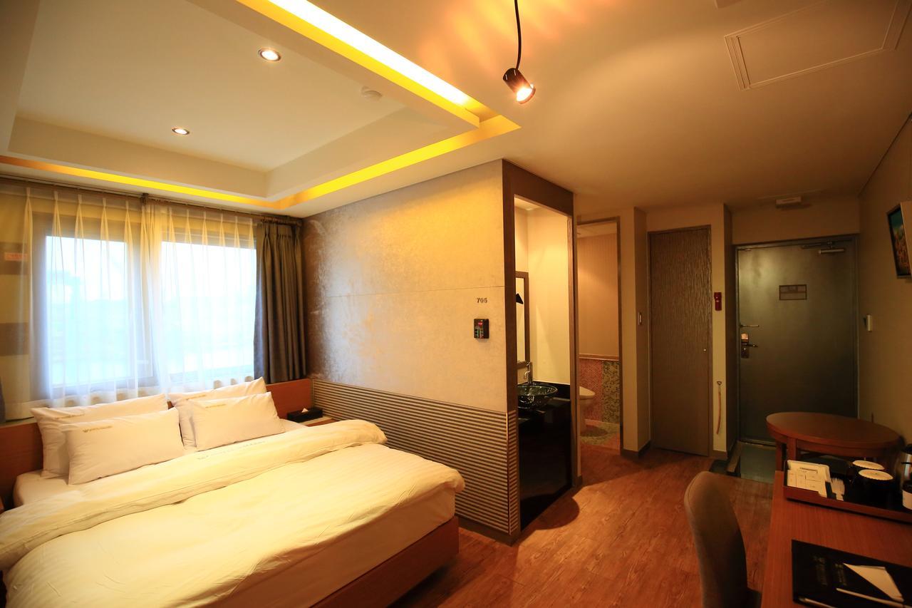 Gallery Tourist Hotel Tongyeong Exteriör bild