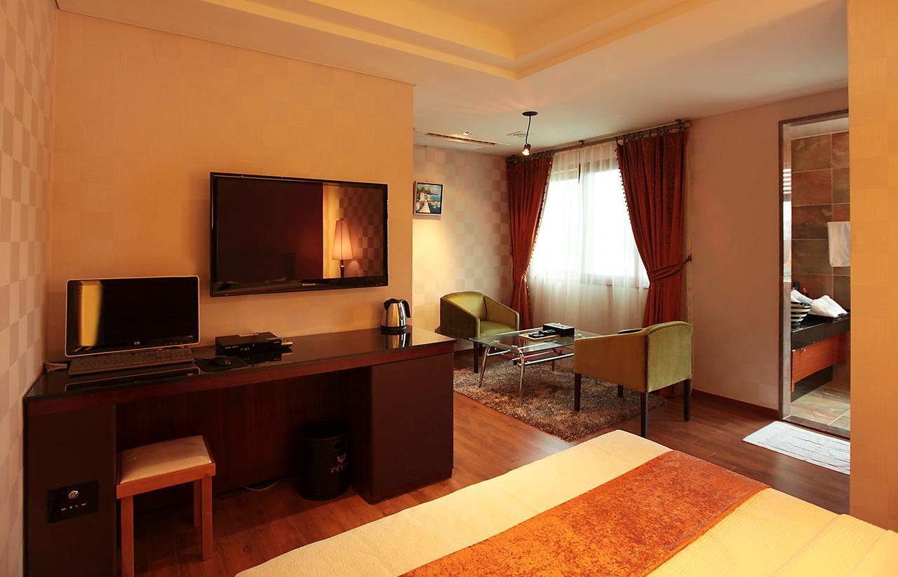 Gallery Tourist Hotel Tongyeong Rum bild